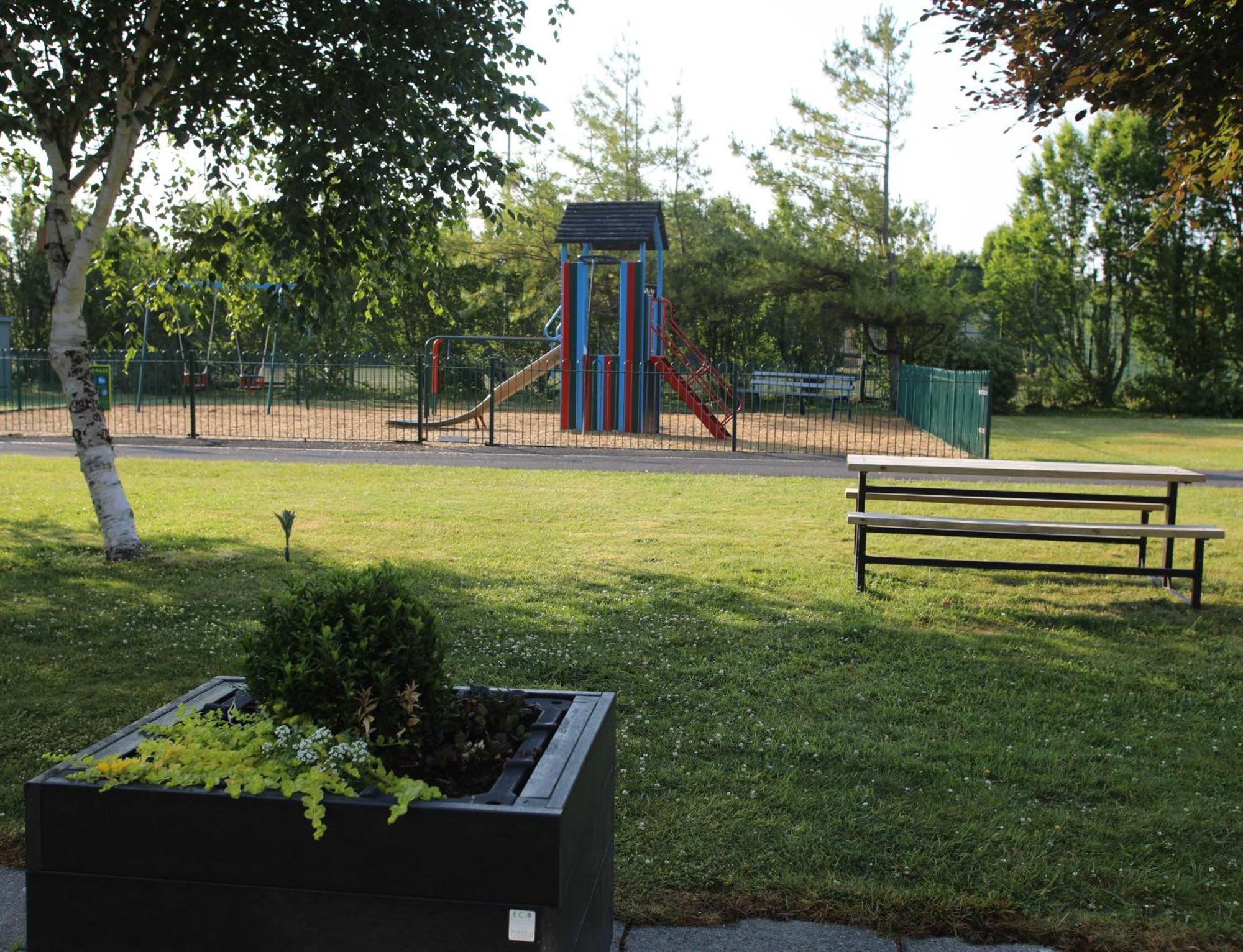 Goldcrest Village Apartments University Of ゴールウェイ エクステリア 写真